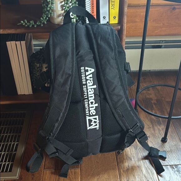 Avalanche Black Men's Backpack - Picture 4 of 12